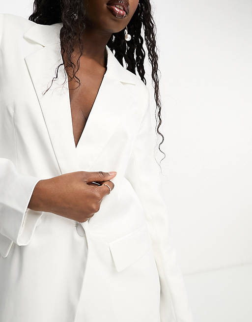 Pieces – Bride To Be – Blazer long d’ensemble en satin – Blanc