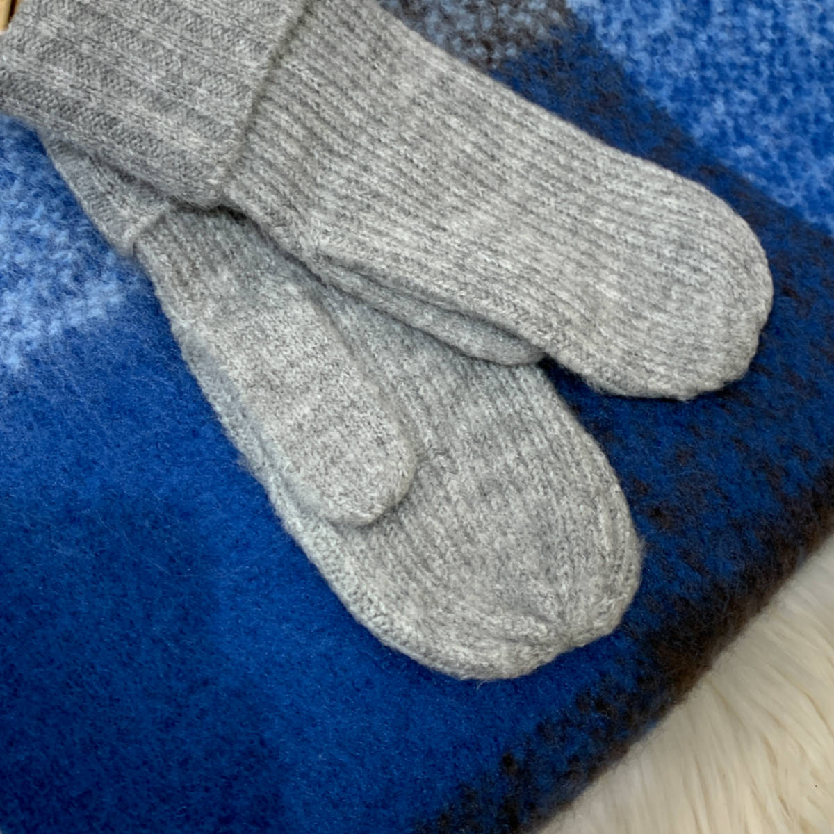 MOUFLES GRISES – Image 2