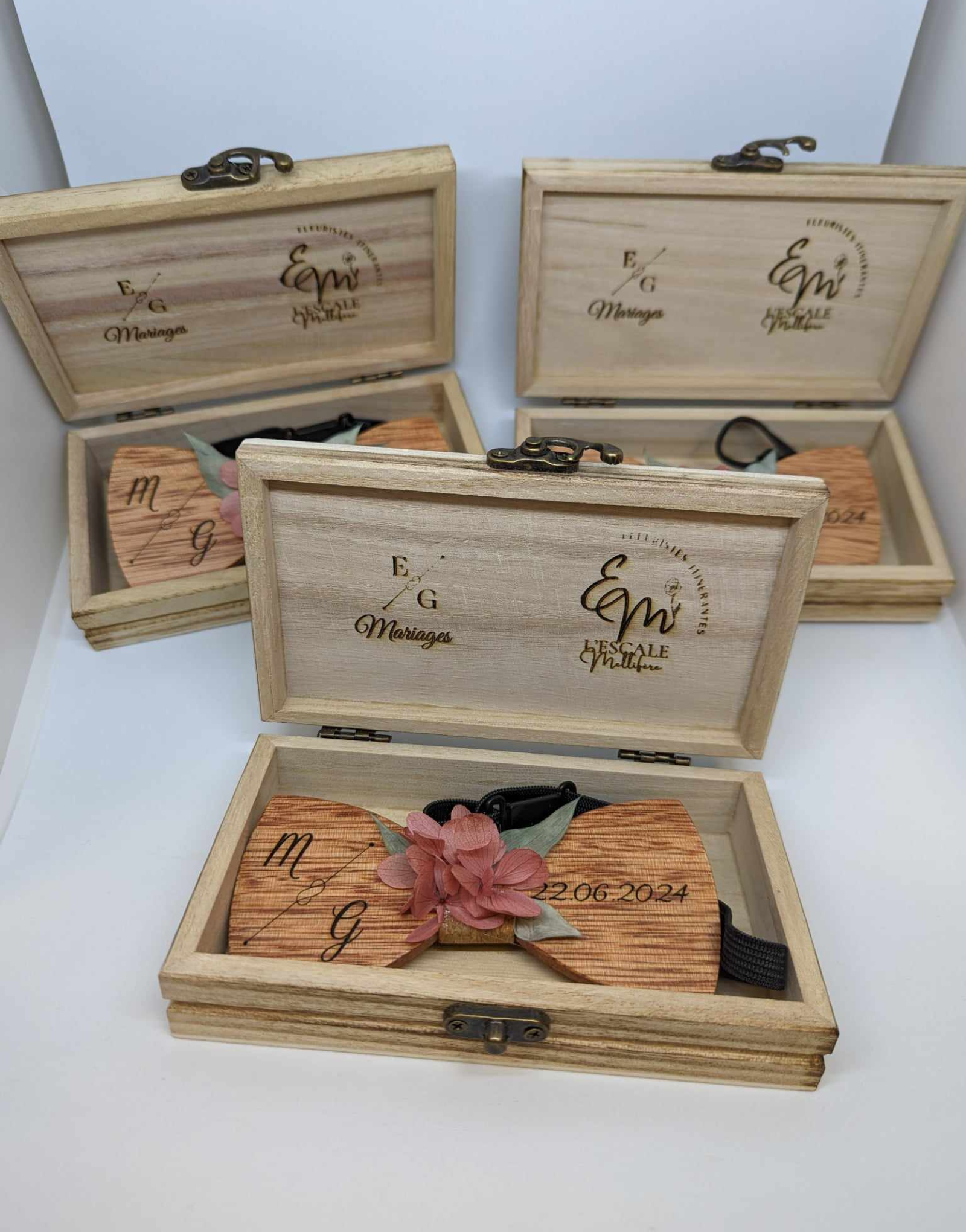 Nœud papillon en bois & fleurs séchées – Image 2