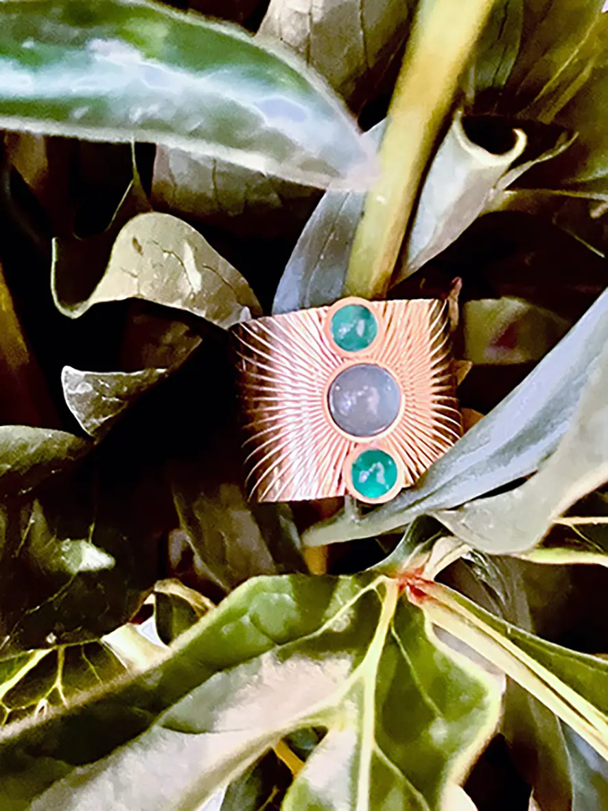 Bague large avec pierres naturelles Triade – Image 2