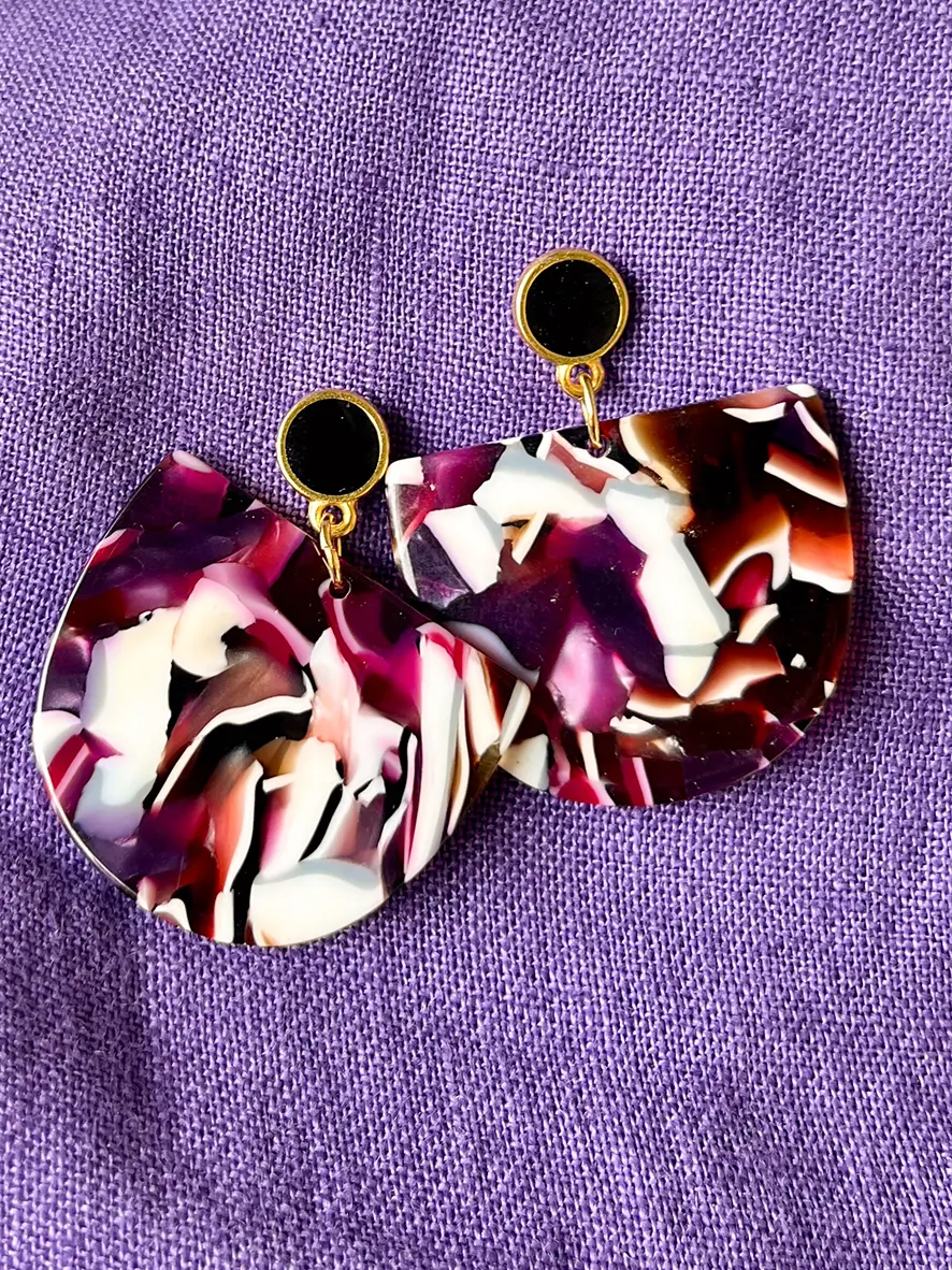 Boucles d’oreilles demi-lune mix prune – Image 4