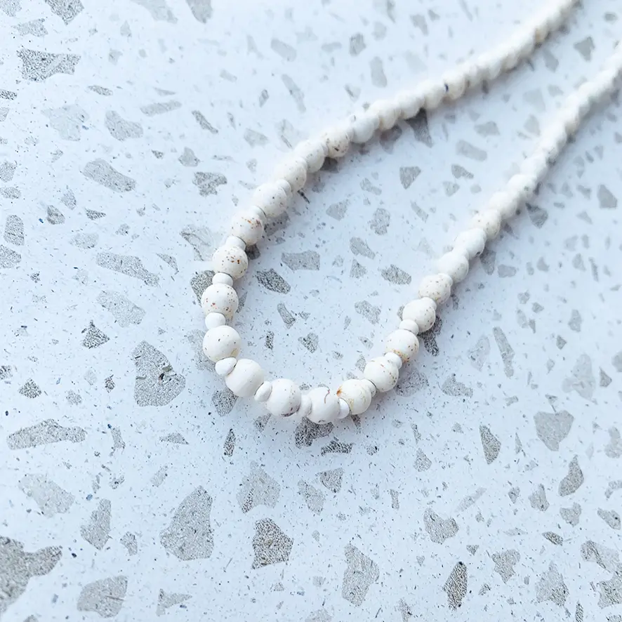 Collier sautoir Howlite et Coco – Image 3
