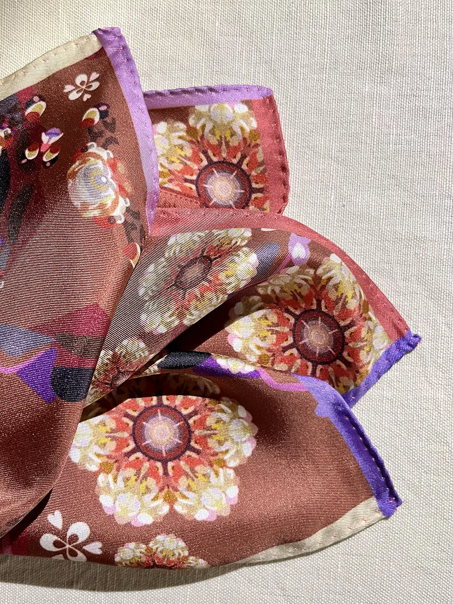 Foulard soie Gavroche Hortensias bruns – Image 2