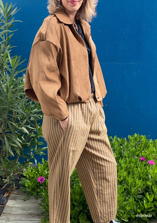 Pantalon magic camel à rayures noires Johanna Paris – Image 4